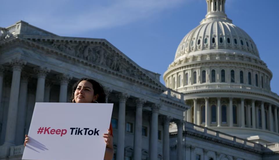 美国人对TikTok态度转变:近一半支持封禁或强制出售